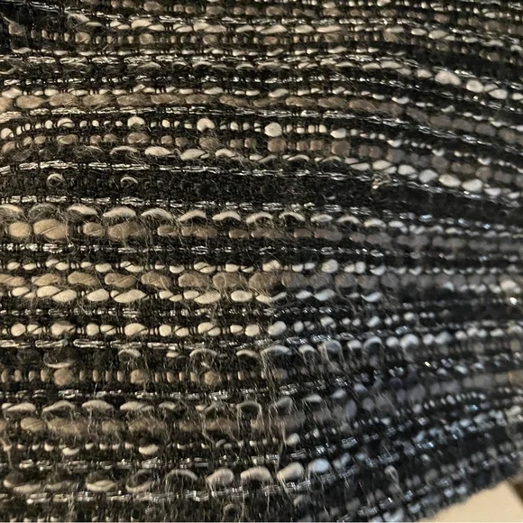 Beautiful Tahari size 16 dress. Great detailing. - Picture 5 of 5